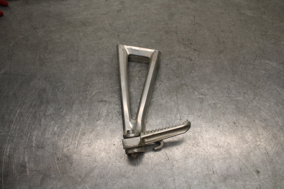 08-09 YAMAHA YZF R6S LEFT REAR BACK PASSENGER PEG  BB690