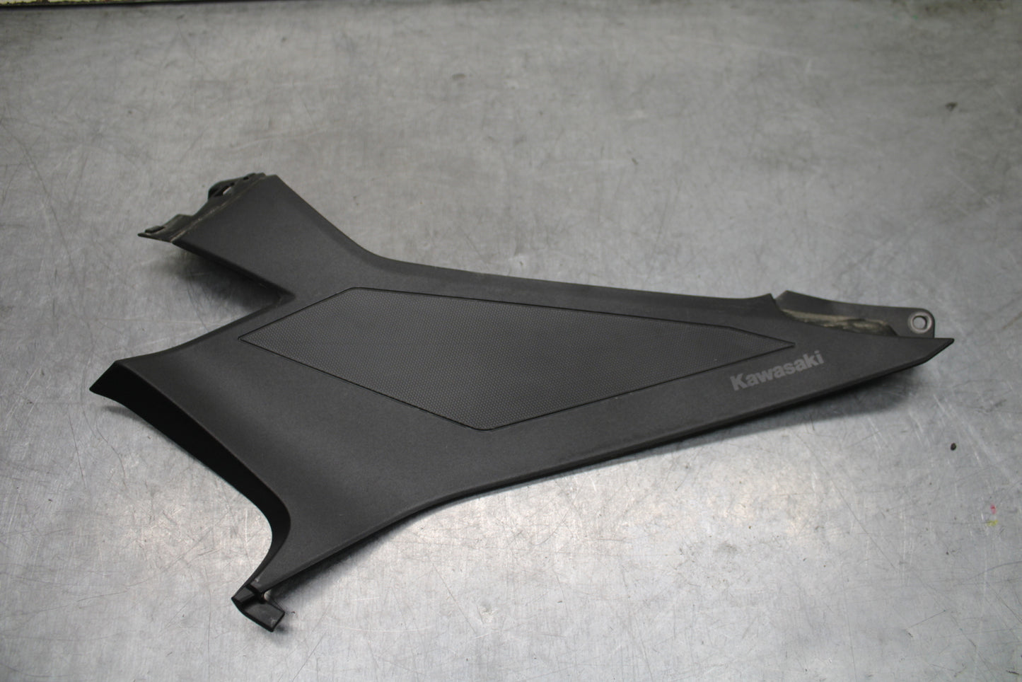 24 KAWASAKI NINJA 500 ABS LEFT GAS TANK FUEL CELL PANEL COVER TRIM COWL  BB730