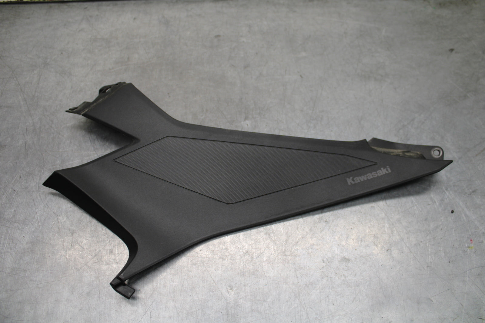 24 KAWASAKI NINJA 500 ABS LEFT GAS TANK FUEL CELL PANEL COVER TRIM COWL  BB730