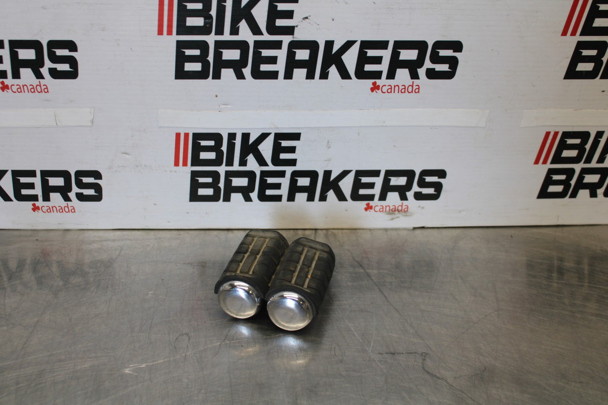 95 HONDA SHADOW 1100 FRONT FOOT RESTS PEGS STEPS SET PAIR BB885