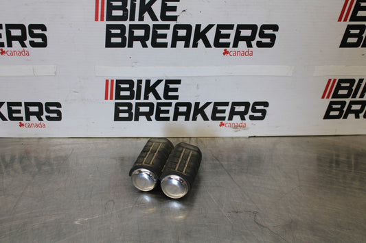 95 HONDA SHADOW 1100 FRONT FOOT RESTS PEGS STEPS SET PAIR BB885