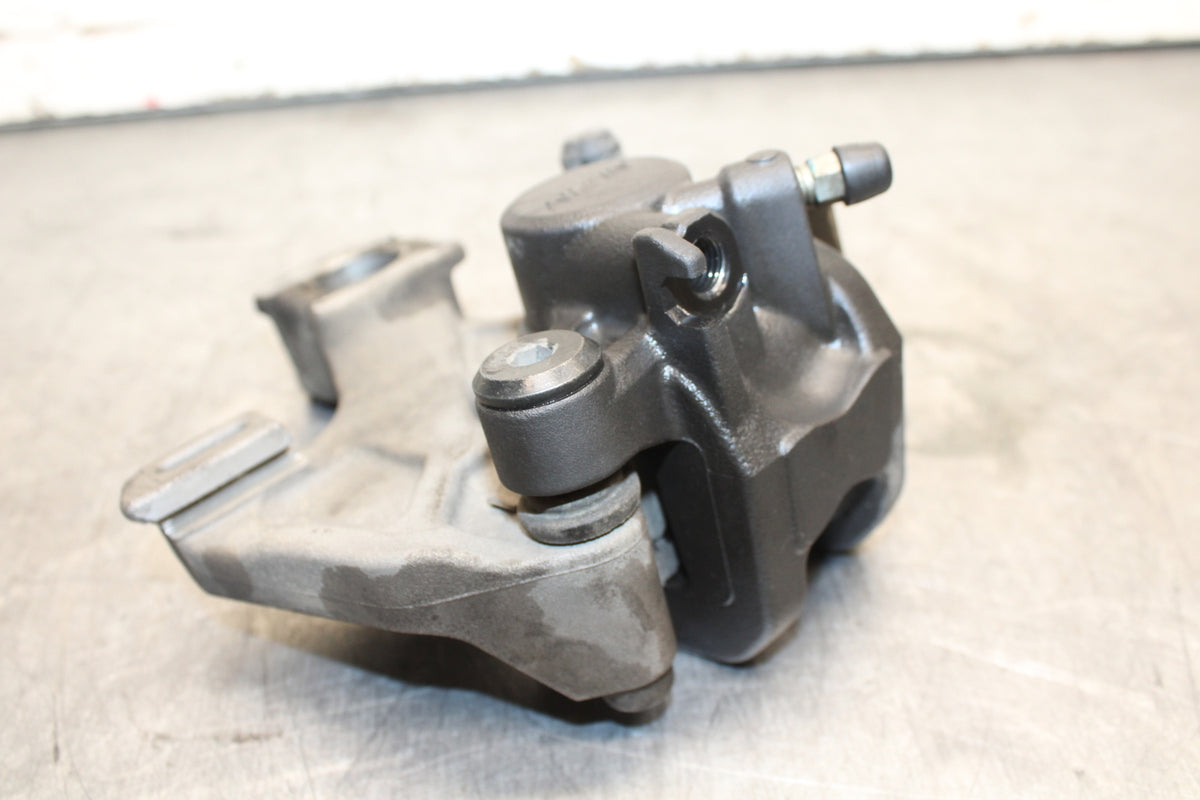 11-24 SUZUKI GSXR750 REAR BRAKE CALIPER W MOUNT BRACKET 69100-47H10-999  BB714