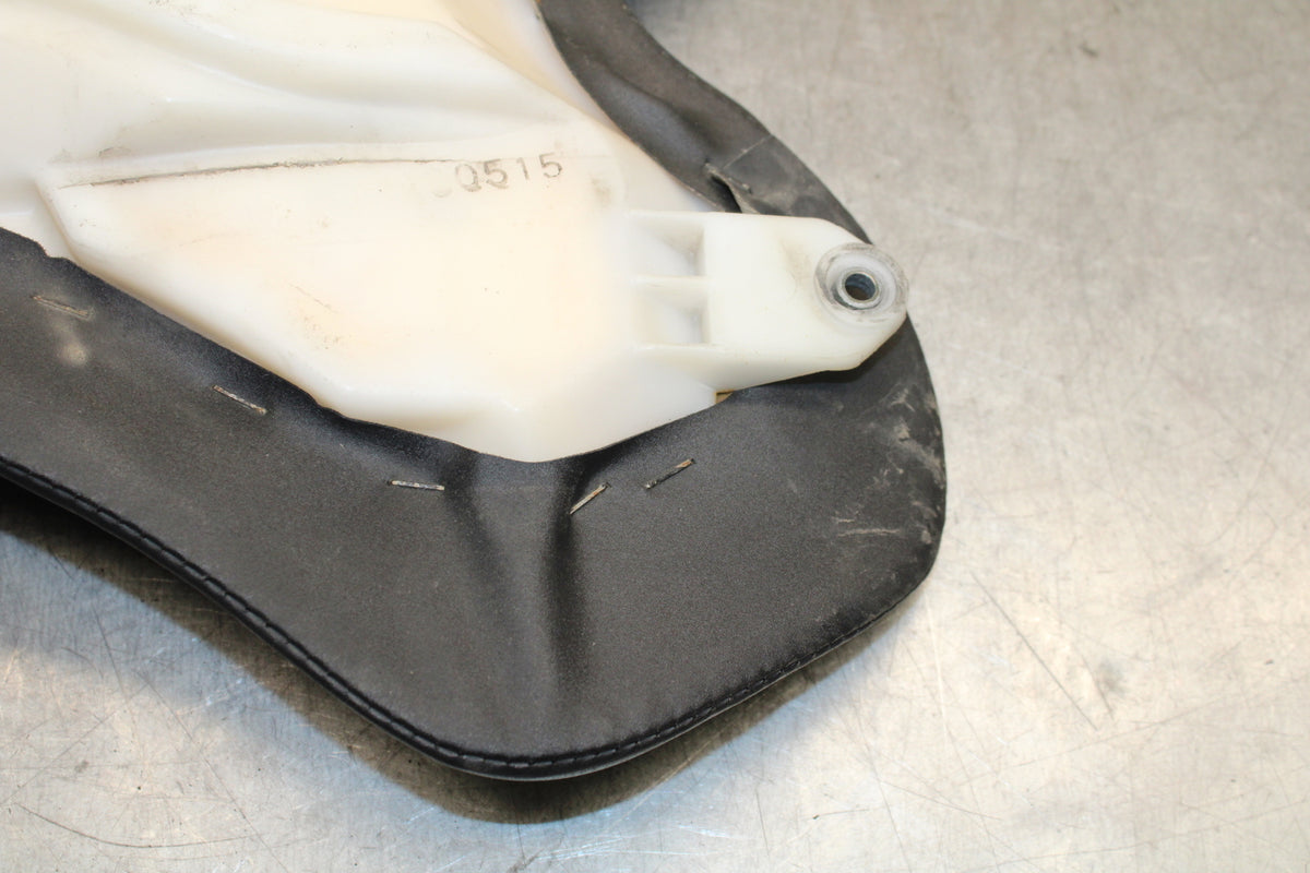 04-06 YAMAHA YZF R1 FRONT DRIVERS SEAT PAD SADDLE PILLION 5VY-24710-00-00 BB659