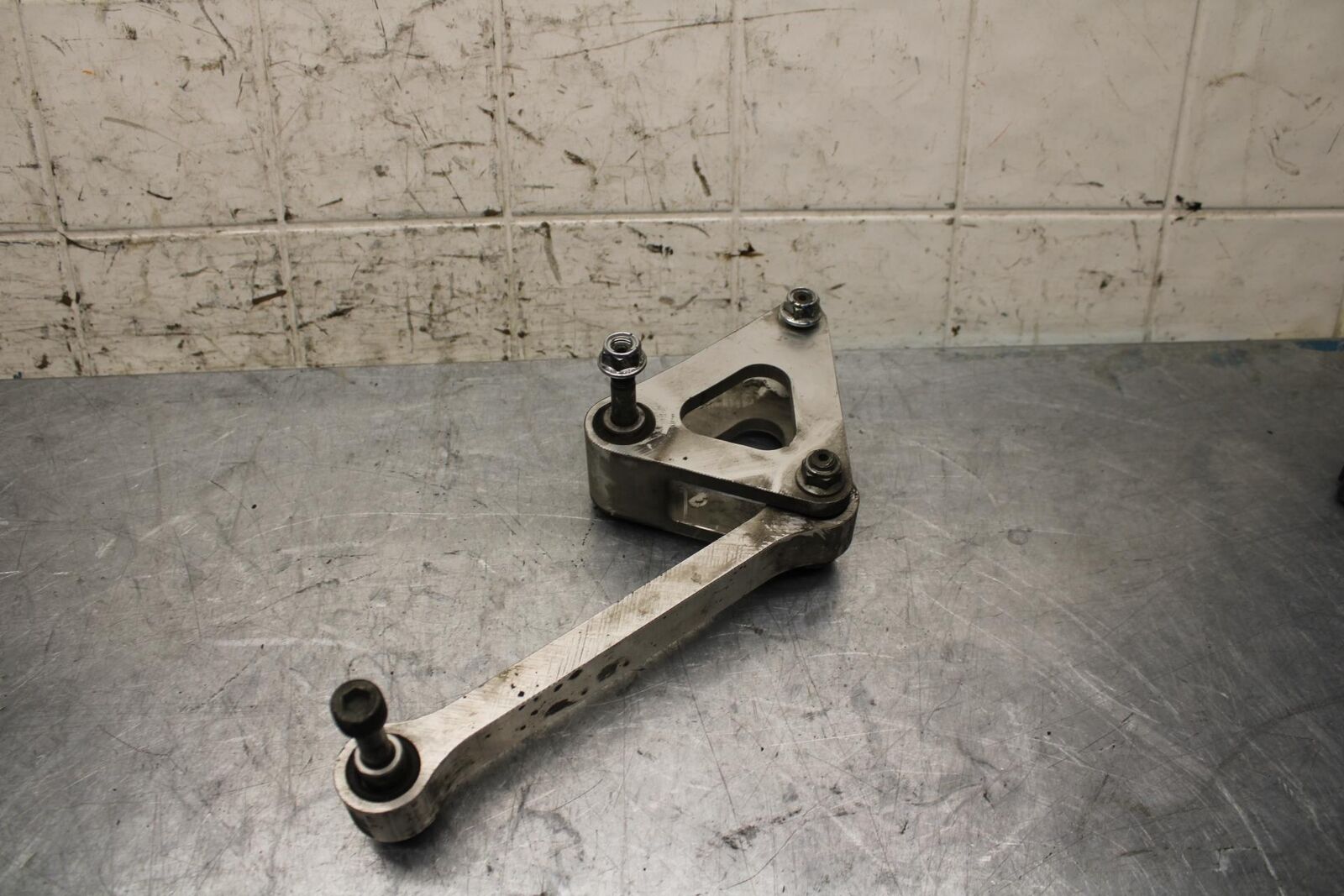 2007 Yamaha YZF R1 REAR DOGBONE SHOCK LINKAGE LINK BB575