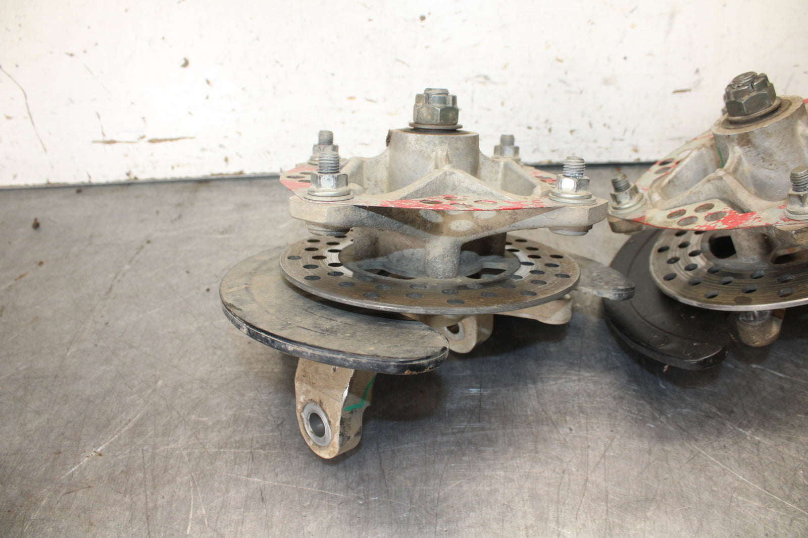 01-05 YAMAHA RAPTOR 660R FRONT WHEEL RIGHT LEFT HUB SET 5LP-25111-20-00  BB695