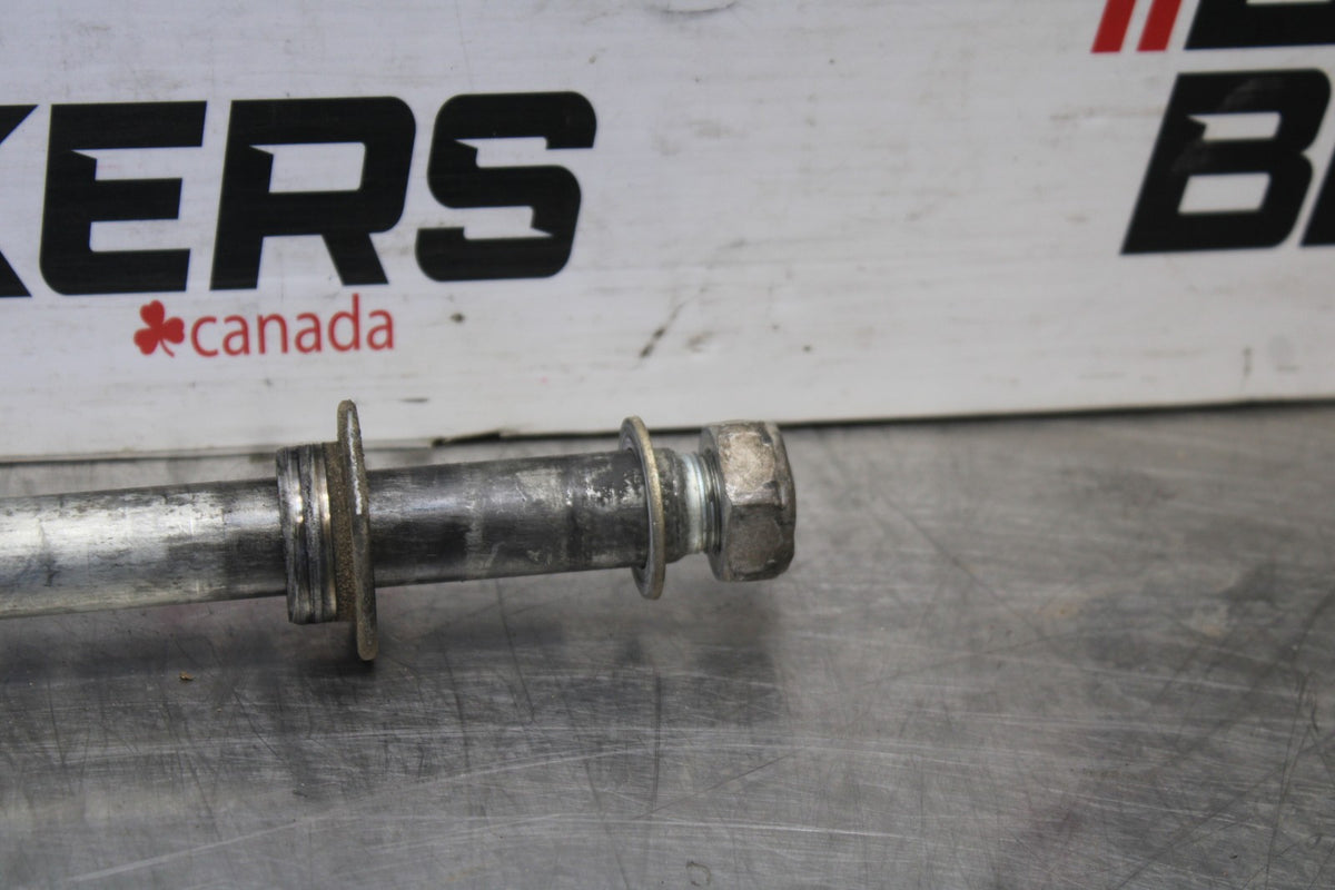 98-05 HONDA SUPER HAWK 1000 VTR1000F REAR AXLE BACK WHEEL RIM BOLT AXEL BB924