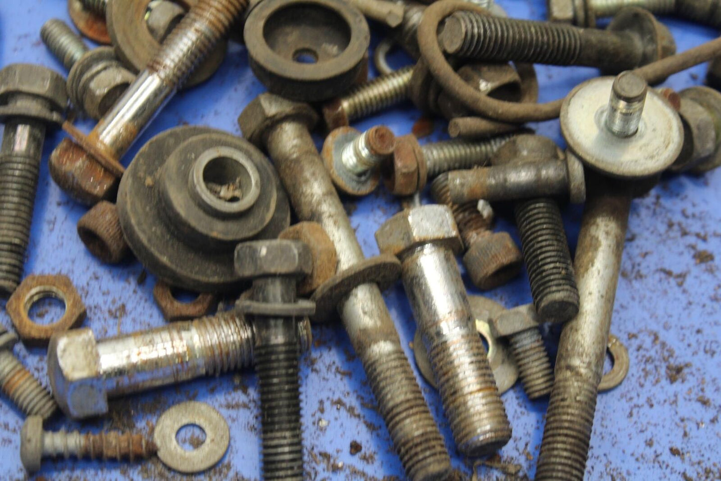 80-83 SUZUKI GS750E ENGINE MOTOR MOUNTS AND MISCELLANEOUS BOLTS BB82