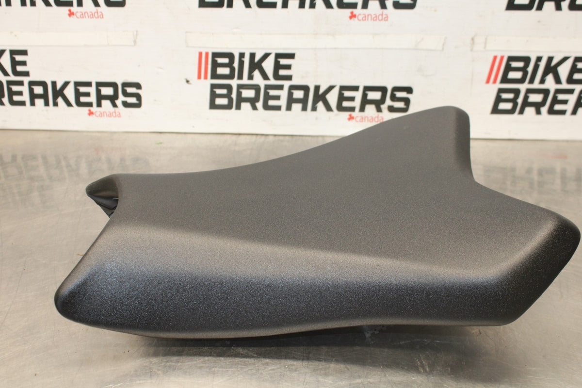 24-25 KAWASAKI NINJA ZX6R FRONT DRIVERS SEAT PAD SADDLE PILLION BB939