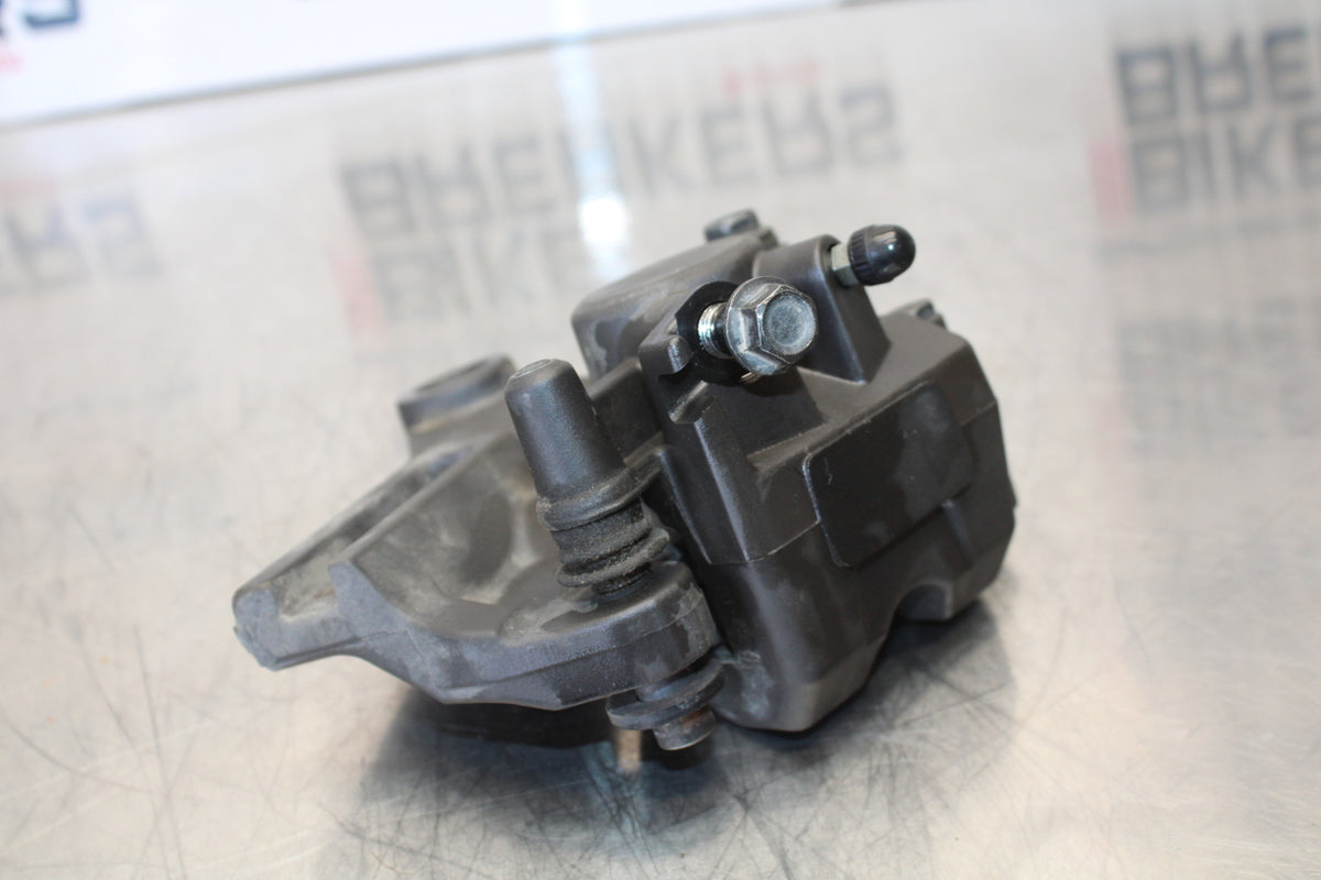 23 YAMAHA YZF R3 REAR BACK BRAKE CALIPER W MOUNT BRACKET BB147