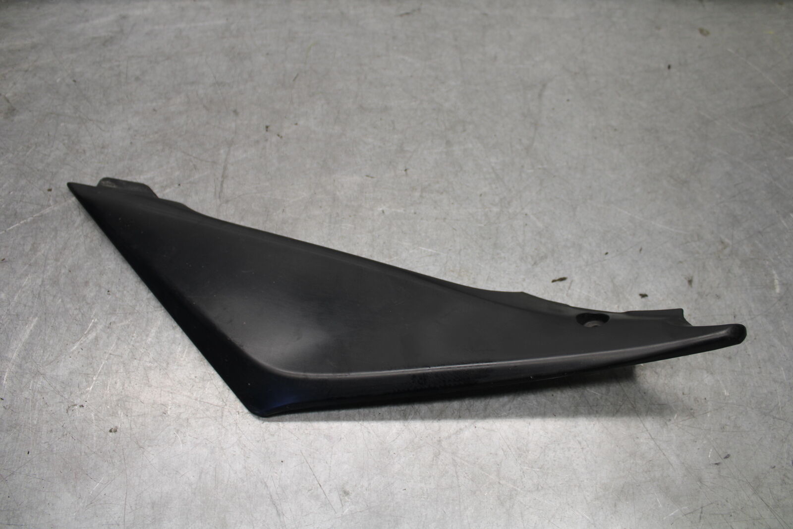 05-06 SUZUKI GSXR1000 LEFT FRONT SIDE SEAT SADDLE PANEL TRIM COWL FAIRING BB663
