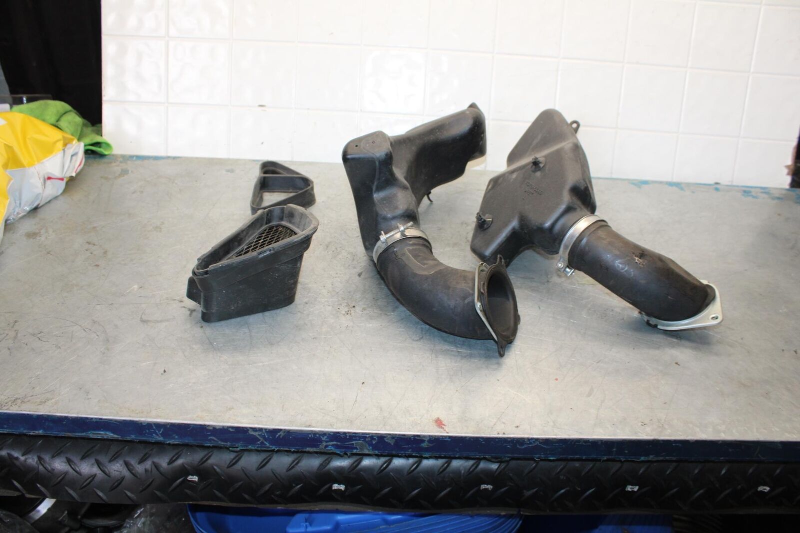 06-07 KAWASAKI NINJA ZX14R RIGHT LEFT AIR INTAKE DUCTS bb433