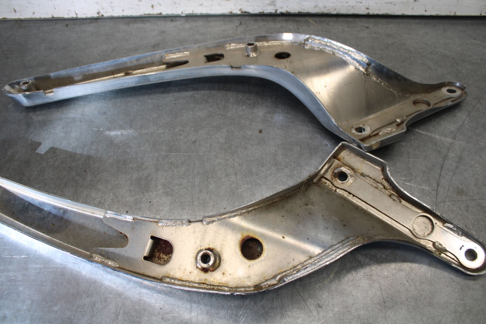 05-09 SUZUKI BOULEVARD C90 REAR BACK FENDER SUPPORT FRAME SUBFRAME BB692