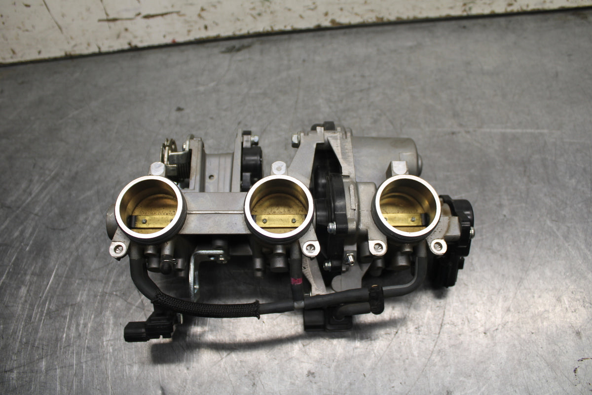 14-17 YAMAHA FZ09 MAIN FUEL INJECTORS / THROTTLE BODIES BB111