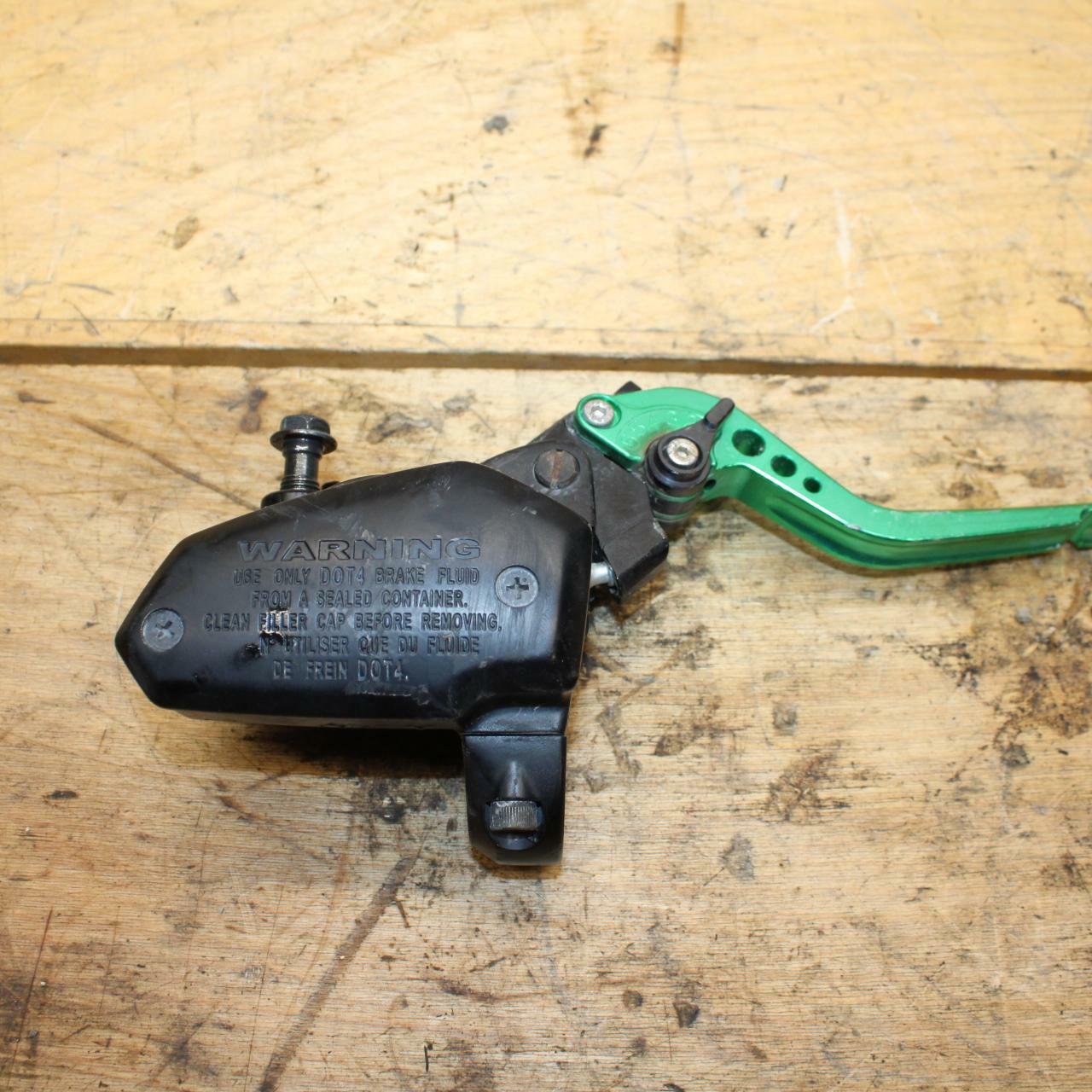 09-10 KAWASAKI ER-6N FRONT BRAKE MASTER CYLINDER w/ LEVER BB325