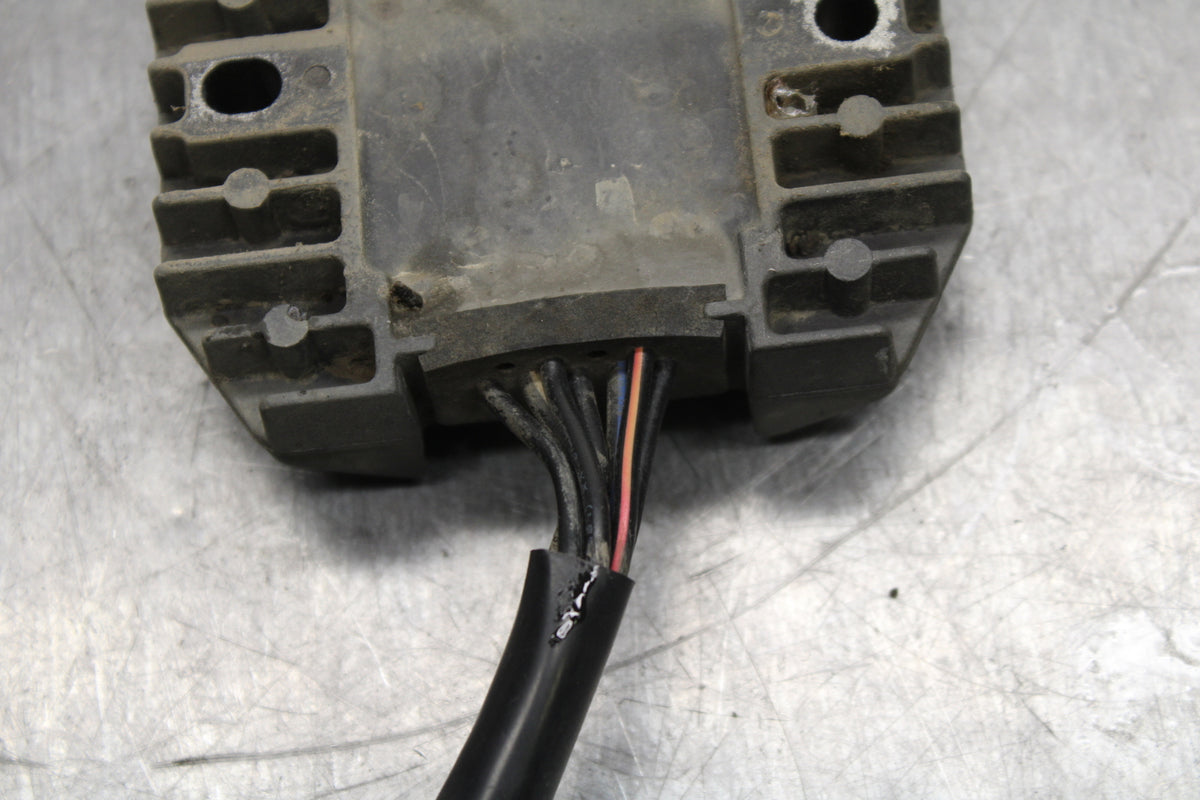 00-02 KAWASAKI NINJA ZX6R RECTIFIER VOLTAGE REGULATOR BB750