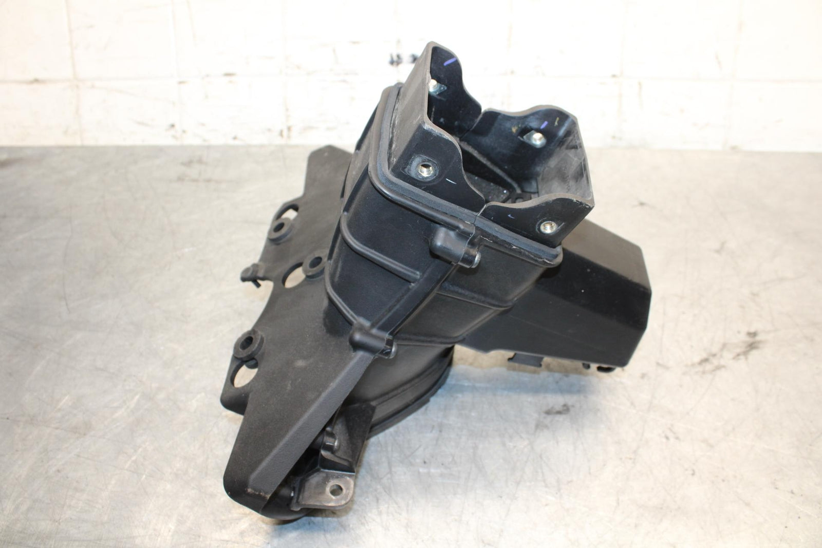 2009 Kawasaki Ninja ZX6R ZX600R UPPER FAIRING MIRROR GAUGES STAY BRACKET BB548