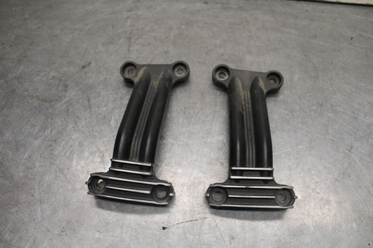 05-06 YAMAHA ROYAL STAR REAR PASSENGER FOOT STEP MOUNT BRACKET BB697