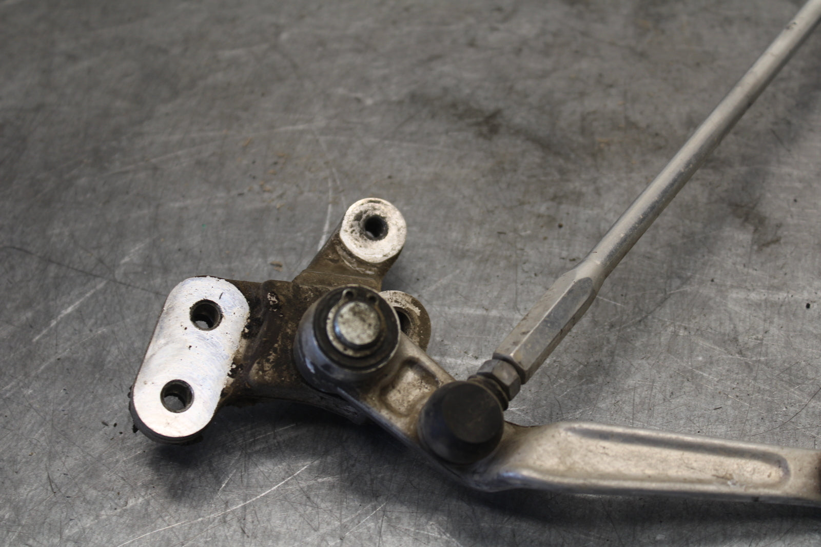 06-07 SUZUKI GSXR 600 SHIFTER LINKAGE SHIFT LINK PEDAL BB694