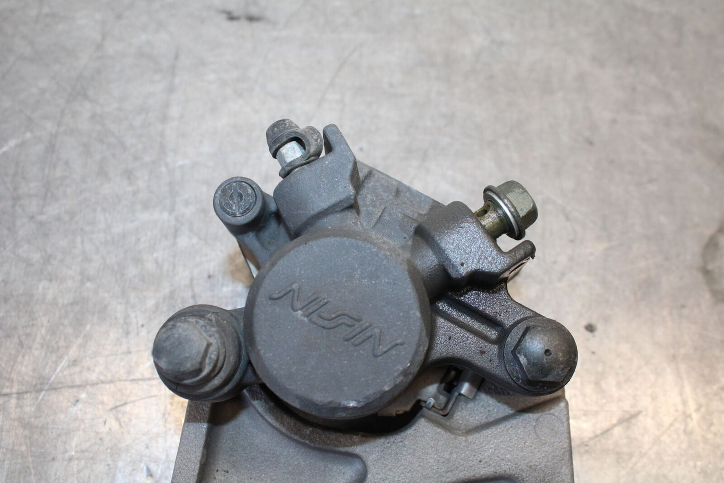 07-09 YAMAHA FZ6 REAR BACK BRAKE CALIPER W MOUNT BRACKET BB713