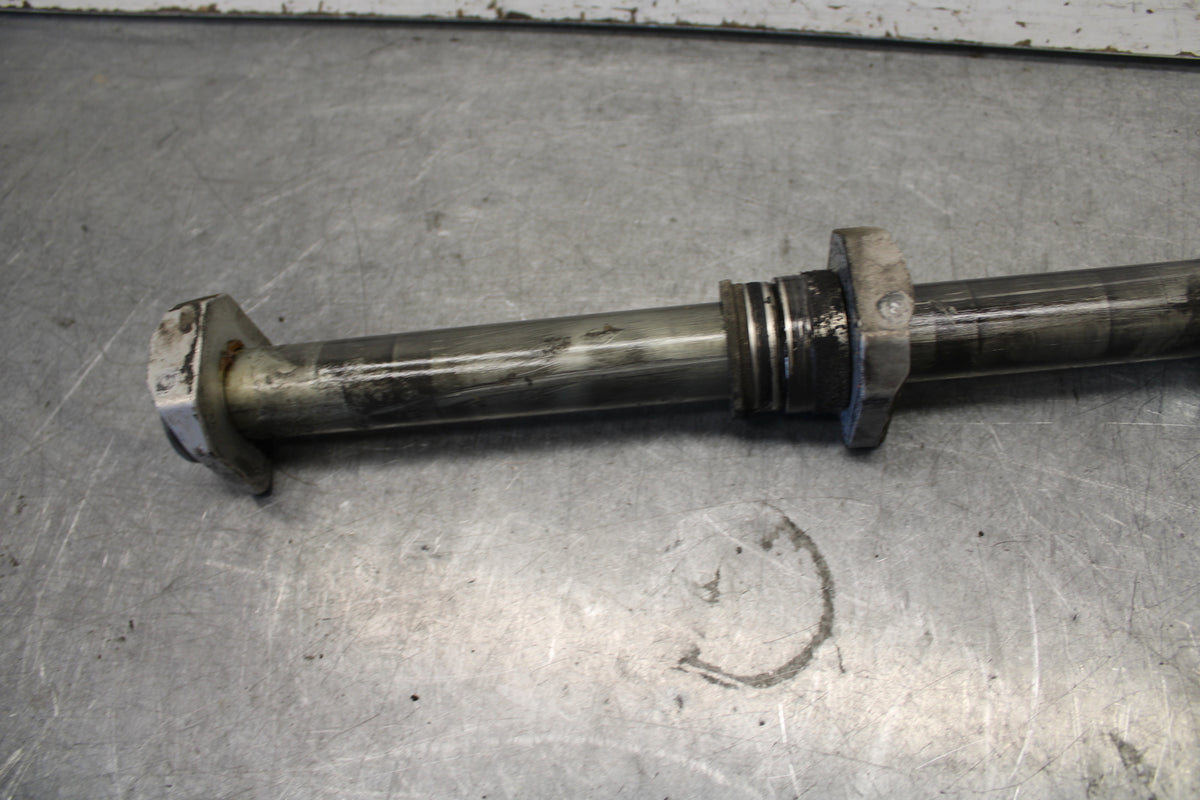 04 SUZUKI GSXR600 REAR AXLE BACK WHEEL RIM PIVOT BOLT AXEL 64711-33E10  BB676