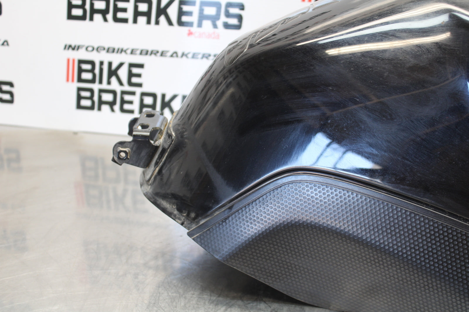 09-15 YAMAHA FZ6R GAS TANK FUEL CELL PETROL RESERVOIR BB161