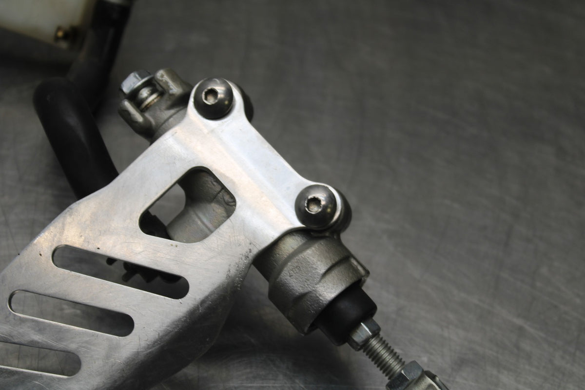 06-07 SUZUKI GSXR 600 REAR BACK BRAKE MASTER CYLINDER W RESERVOIR BB845