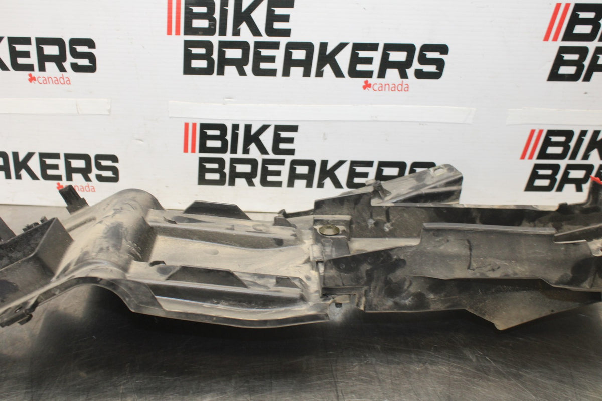 05-06 KAWASAKI NINJA ZX6R REAR BACK TAIL UNDERTAIL BATTERY TRAY PLASTIC BB877