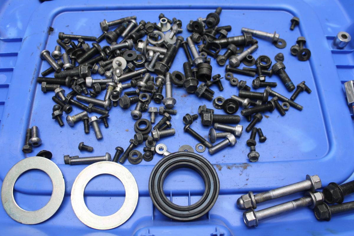 09 YAMAHA ROYAL STAR XVZ1300TF VENTURE MOUNTING BOLTS HARDWARE BB151