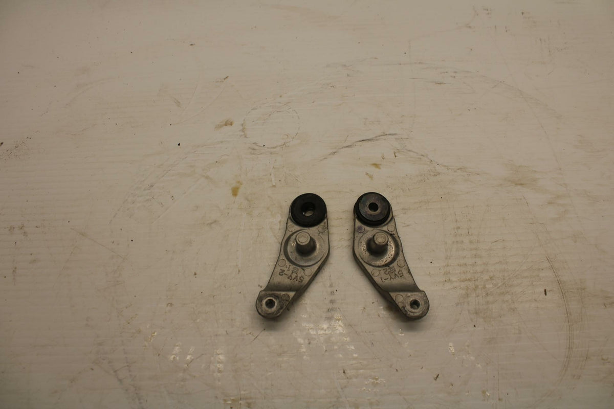 08-16 YAMAHA YZF R6 GAS TANK FUEL CELL PETROL FRONT BRACKET MOUNT BB273