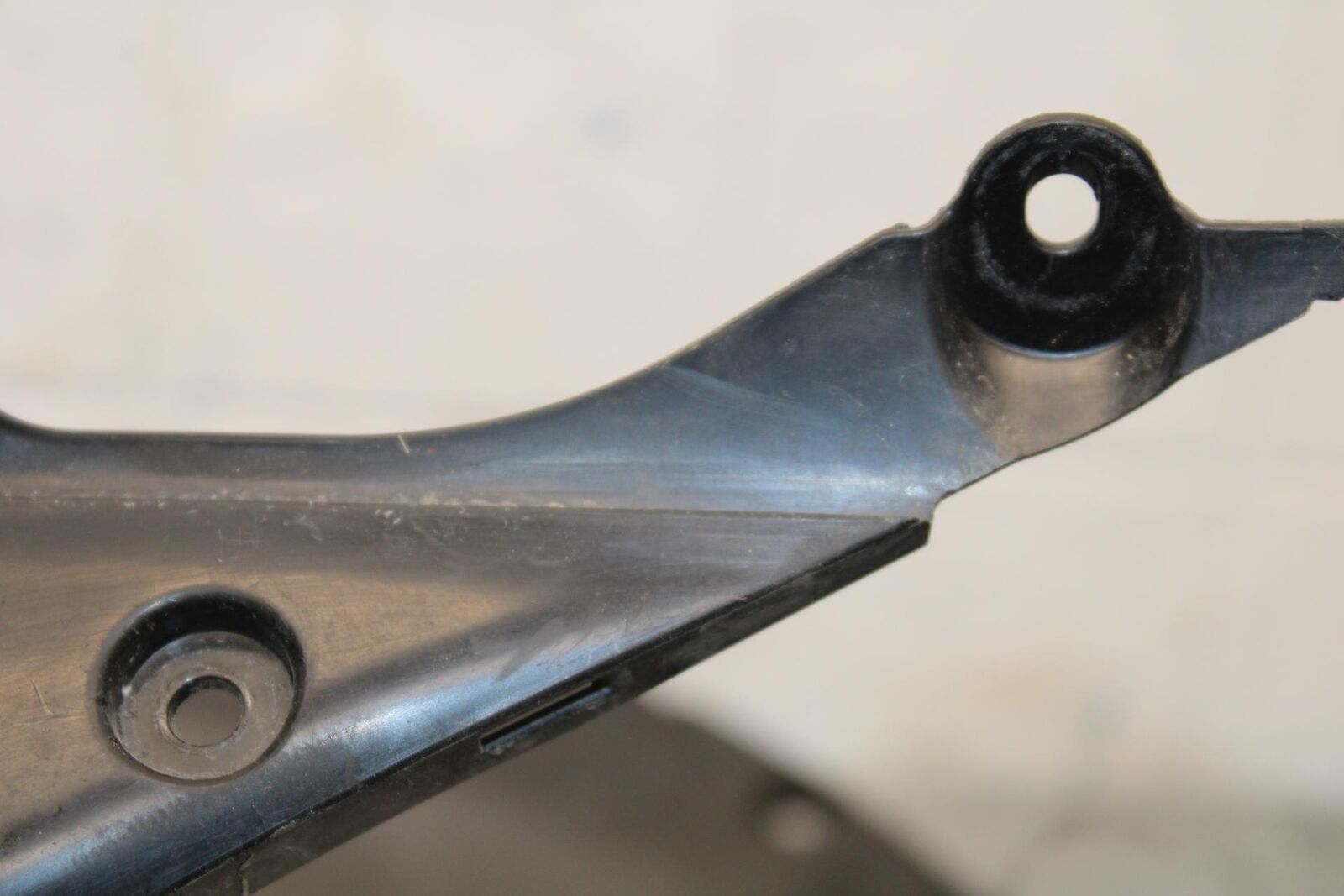 20 SUZUKI GSXR 1000 CENTER UNDER PANEL TRIM COWL BB597