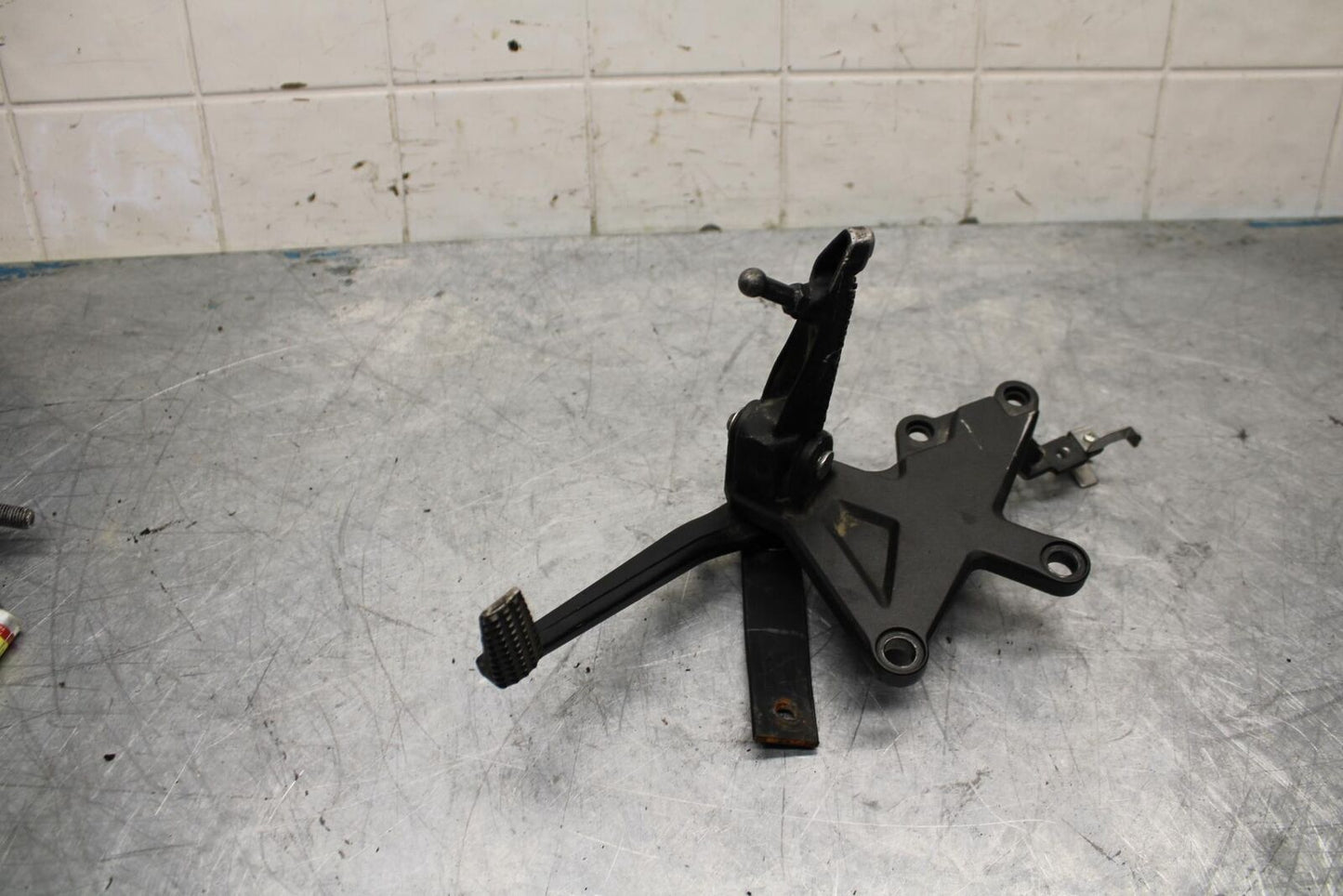 11-15 KAWASAKI ZX1000R RIGHT REARSET REAR SET DRIVER FOOT PEG REST STOP BB445
