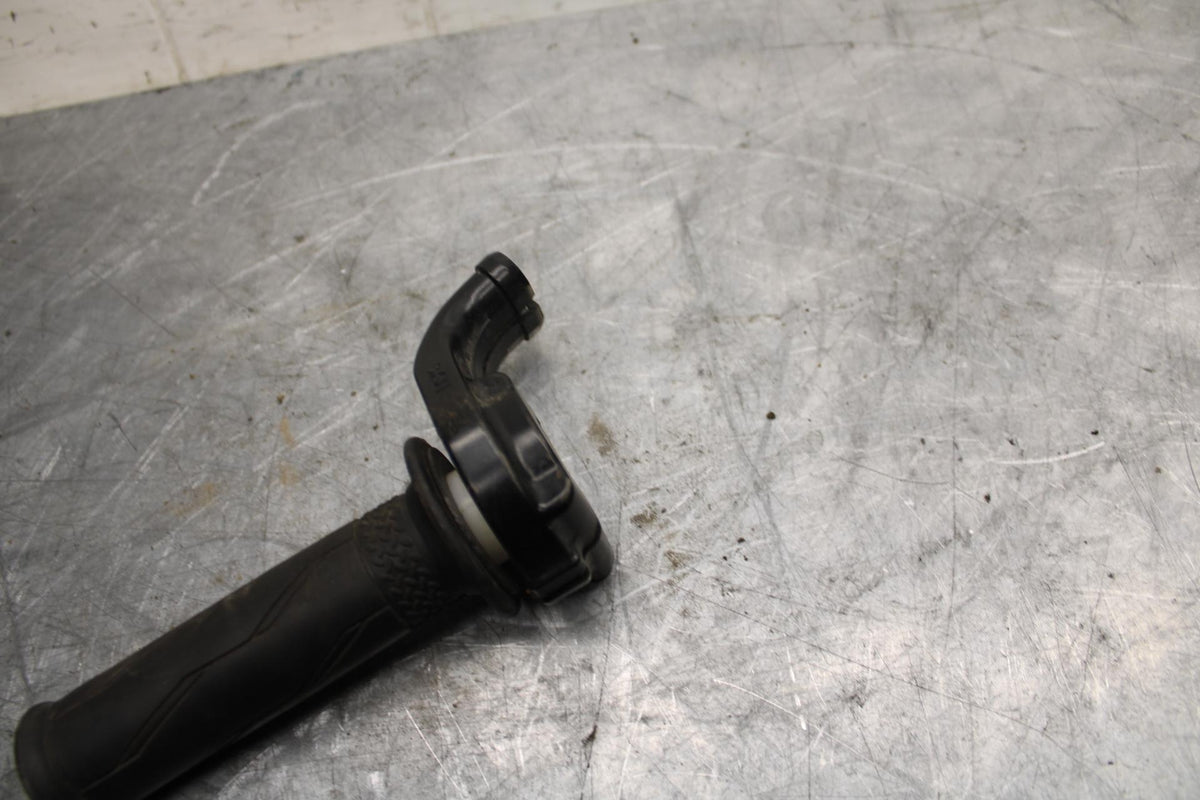 18 YAMAHA YZF R1  THROTTLE CABLE LINE HOUSING GUIDE BB473