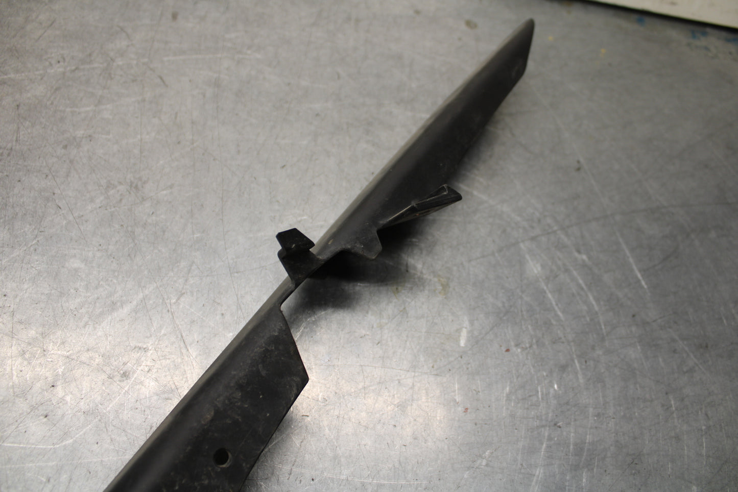 16 KAWASAKI NINJA ZX10R REAR BACK DRIVE CHAIN GUARD SHIELD 36014-0062  BB650