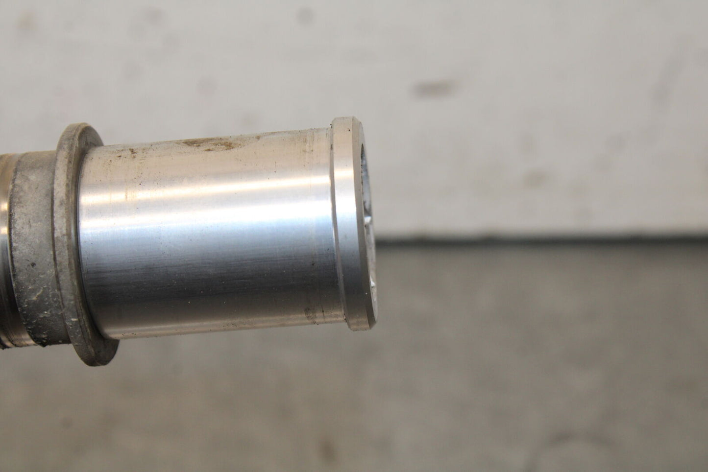 16 KAWASAKI NINJA ZX10R FRONT WHEEL RIM AXLE PIVOT BOLT 41068-0594 BB650