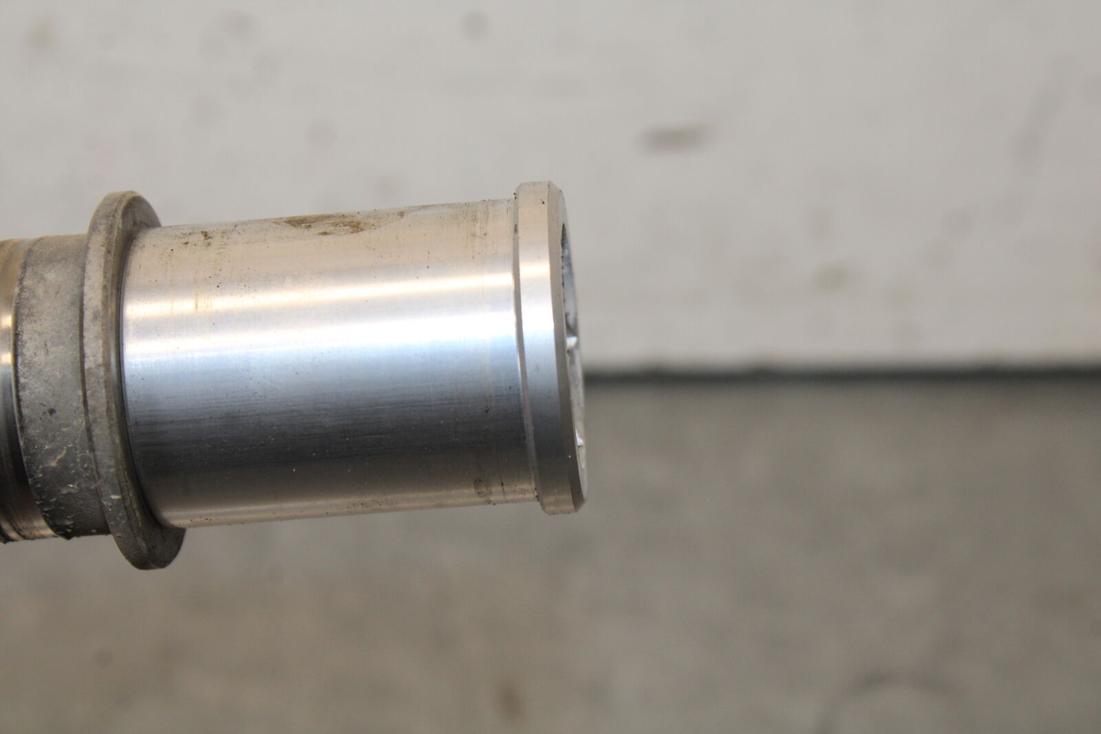 16 KAWASAKI NINJA ZX10R FRONT WHEEL RIM AXLE PIVOT BOLT 41068-0594 BB650