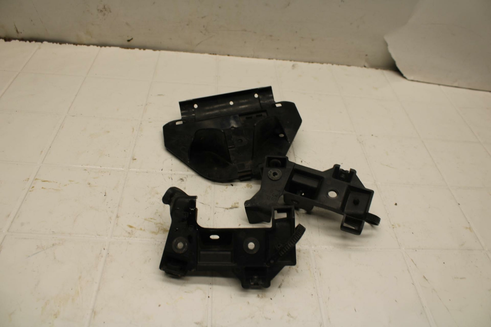 08-16 YAMAHA YZF R6 INNER COWL FRAME SUPPORTS BB406