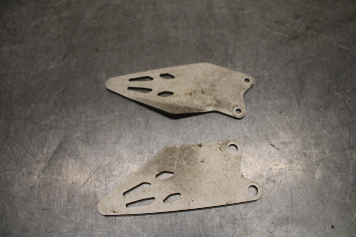 24-25 KAWASAKI NINJA ZX6R REARSET HEEL GUARD COVER SET PAIR BB726