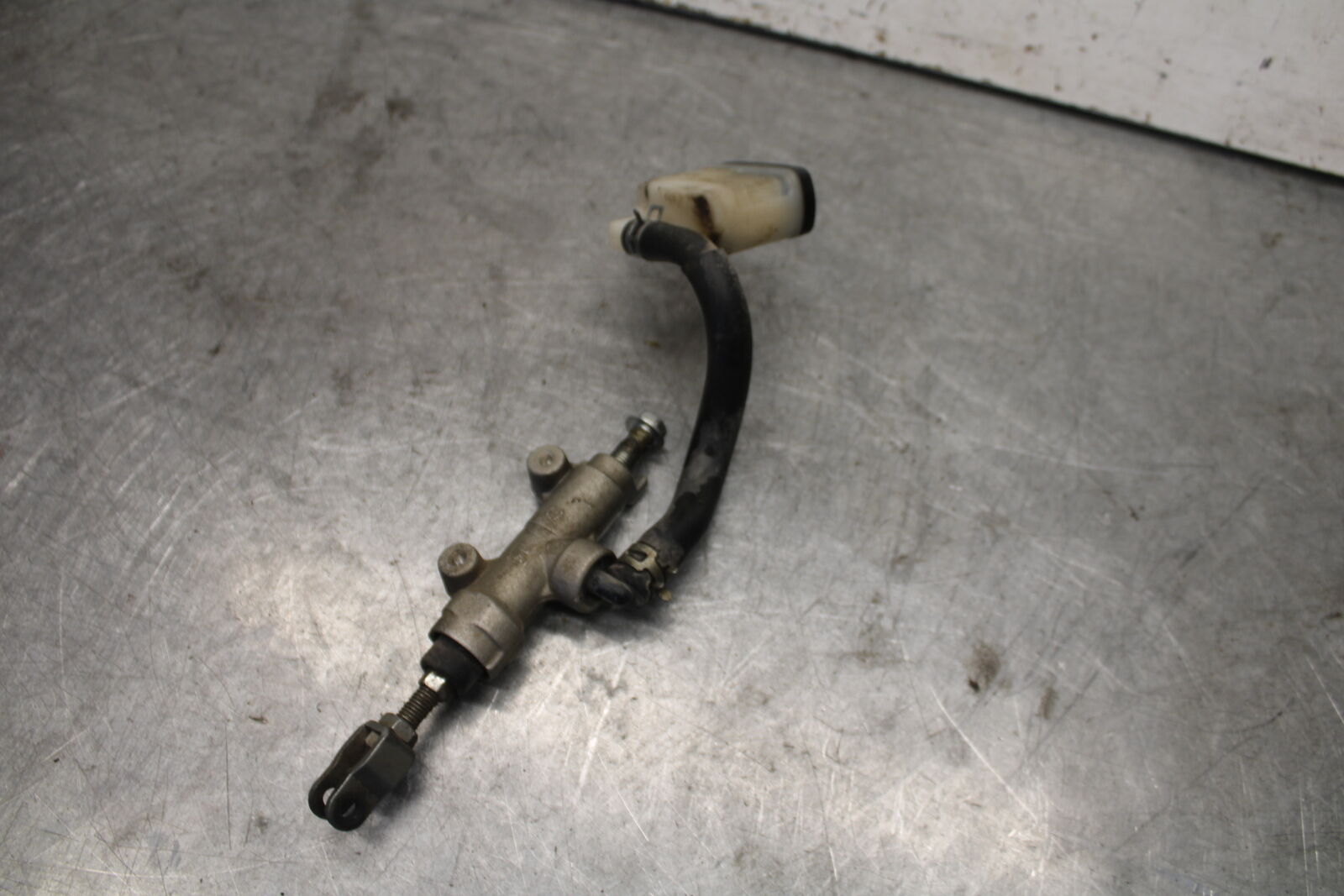 06-07 SUZUKI GSXR 600 REAR BACK BRAKE MASTER CYLINDER W RESERVOIR BB694