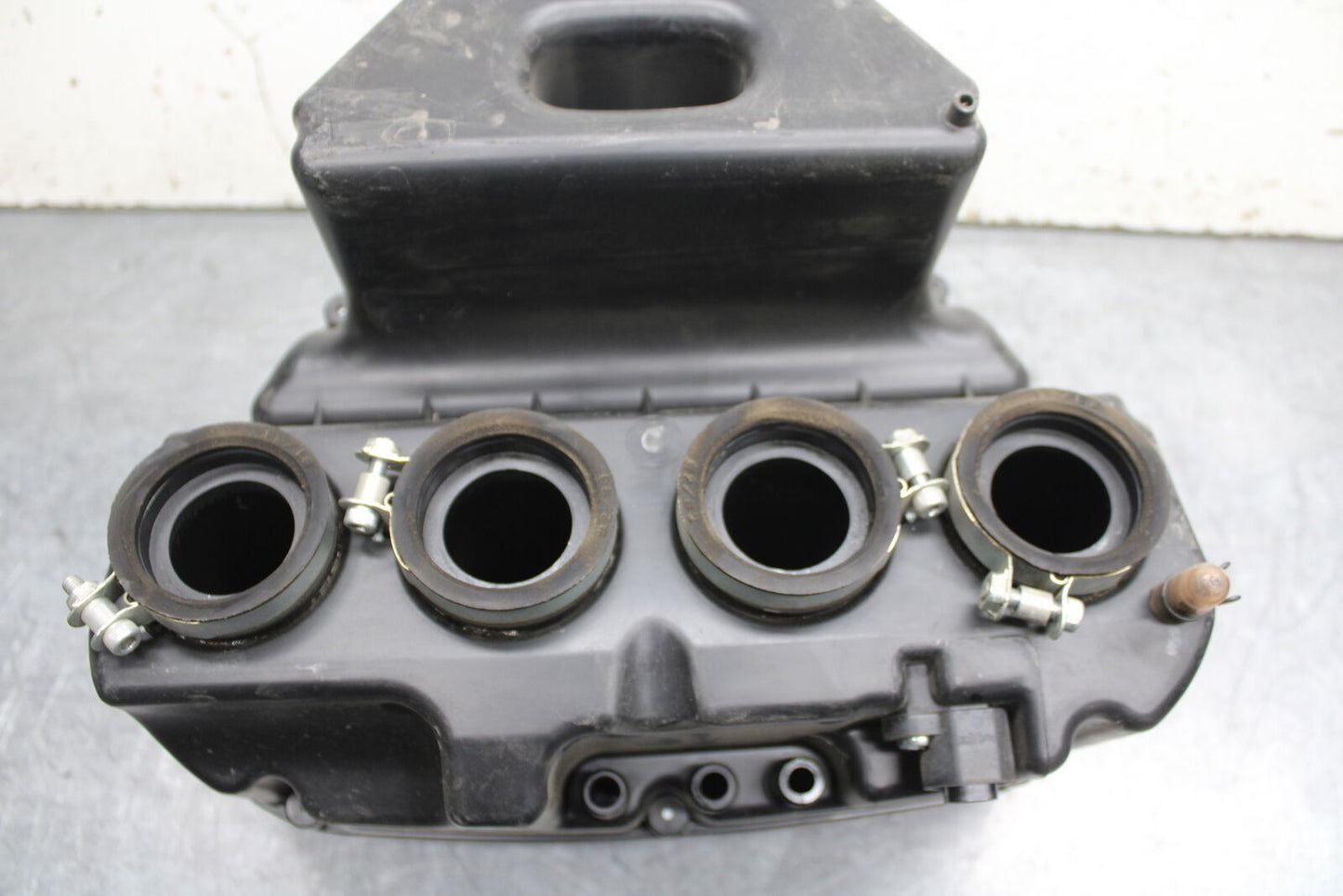 09-15 YAMAHA FZ6R AIRBOX AIR INTAKE FILTER BOX BB719