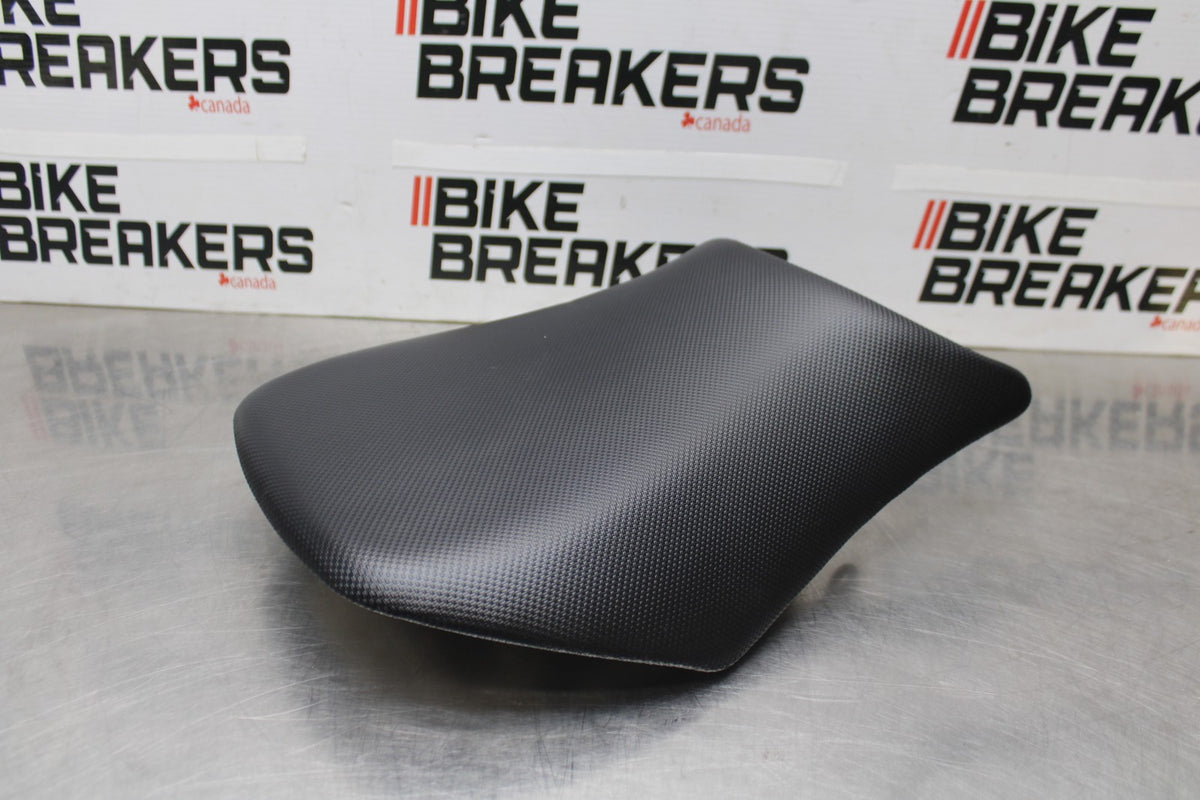05-06 KAWASAKI NINJA ZX6R FRONT DRIVERS SEAT PAD SADDLE PILLION BB877