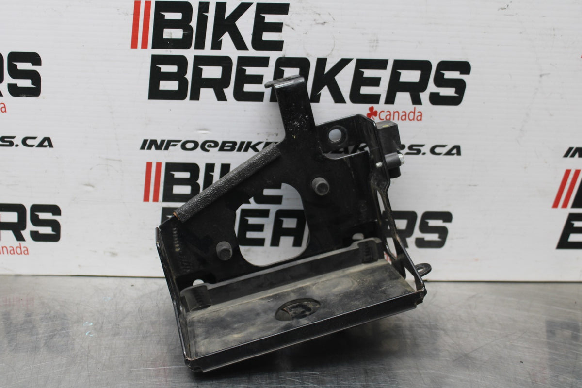 95-03 HARLEY-DAVIDSON SPORTSTER 1200 CUSTOM XL1200C BATTERY TRAY HOLDER BB817