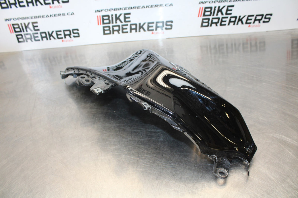 22-25 YAMAHA YZF R7 RIGHT GAS TANK FUEL CELL PANEL COVER TRIM COWL BB176