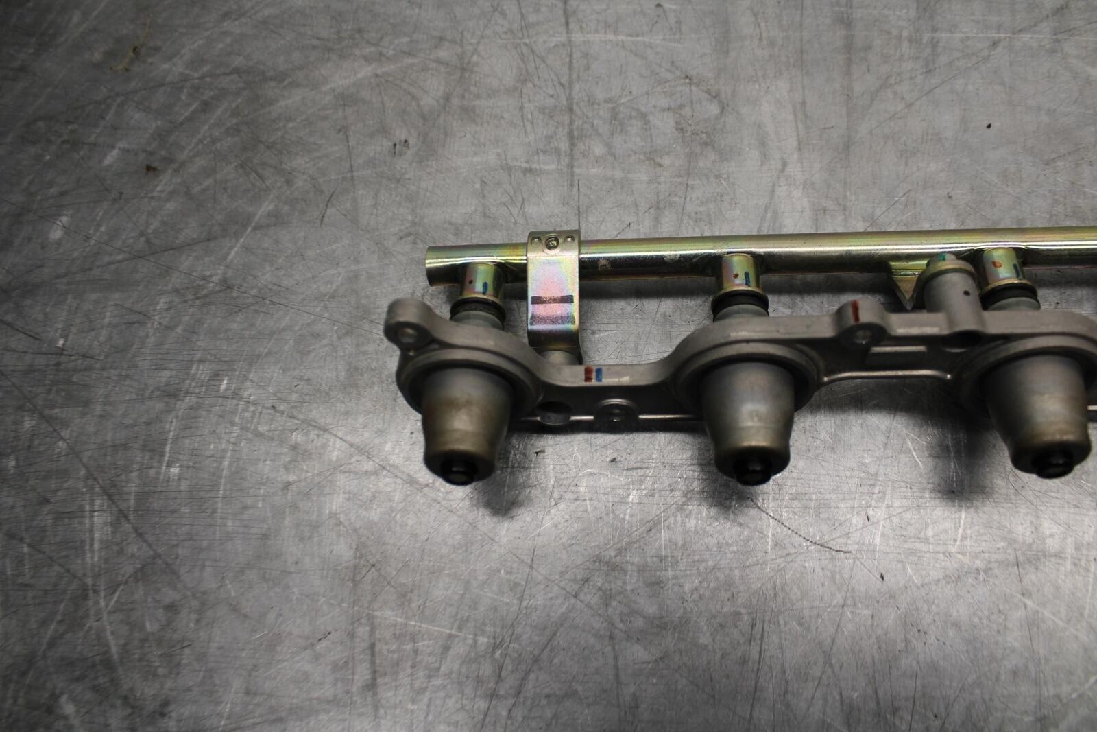 05-06 HONDA CBR600RR SECONDARY FUEL INJECTORS TOP AIRBOX GAS RAIL BB479