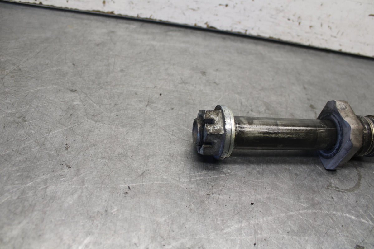 04 SUZUKI GSXR600 REAR AXLE BACK WHEEL RIM PIVOT BOLT AXEL 64711-33E10  BB676