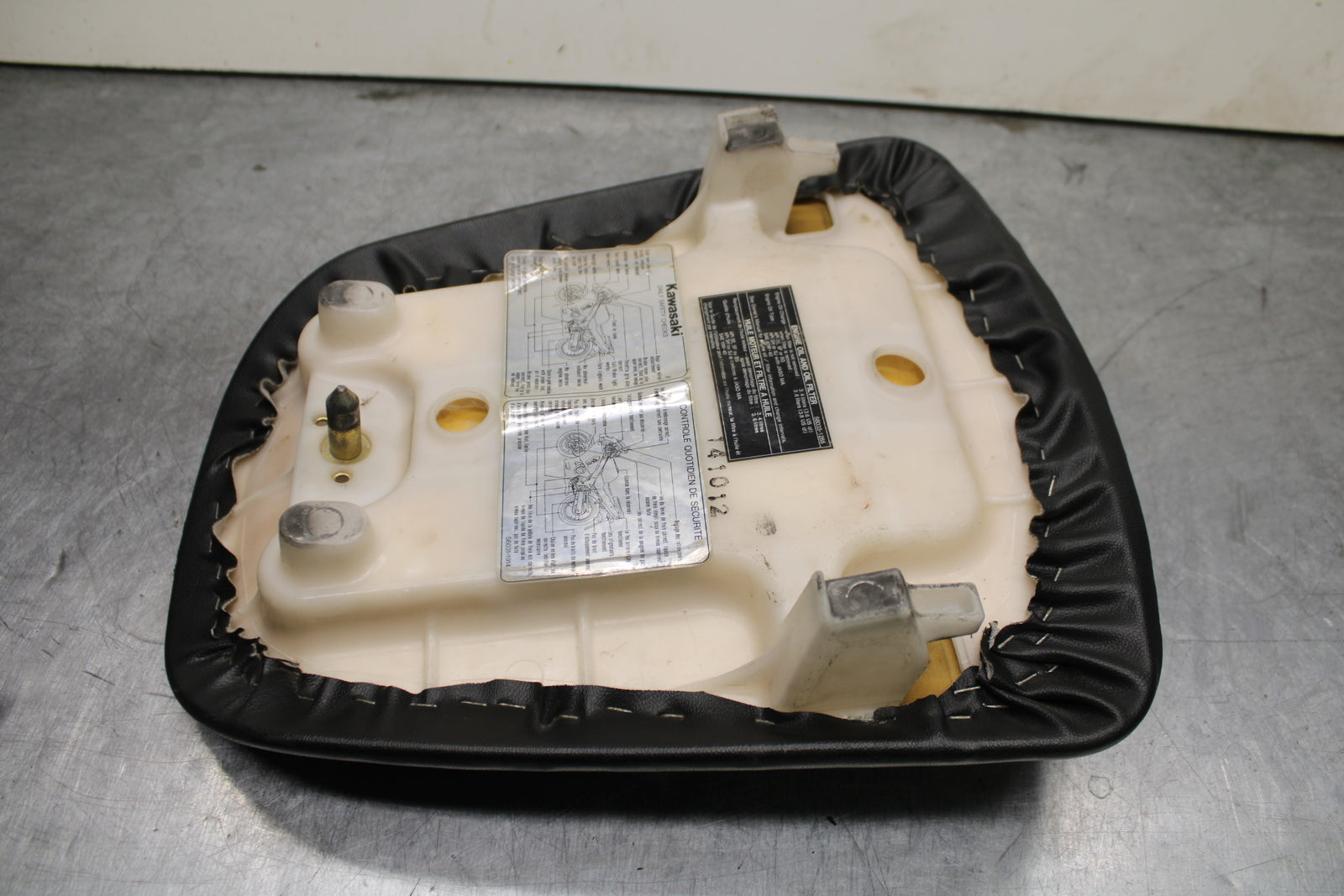 00-02 KAWASAKI NINJA ZX6R REAR BACK PASSENGER TANDEM SEAT SADDLE PILLION  BB750