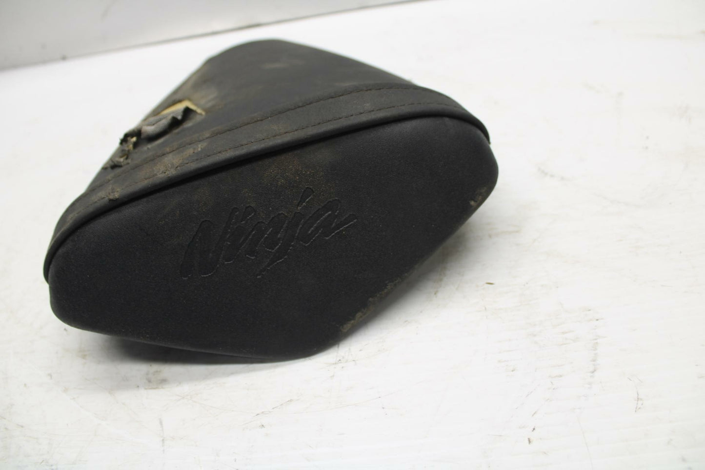 09-12 KAWASAKI NINJA ZX6R REAR BACK PASSENGER SEAT PAD SADDLE PILLION BB272