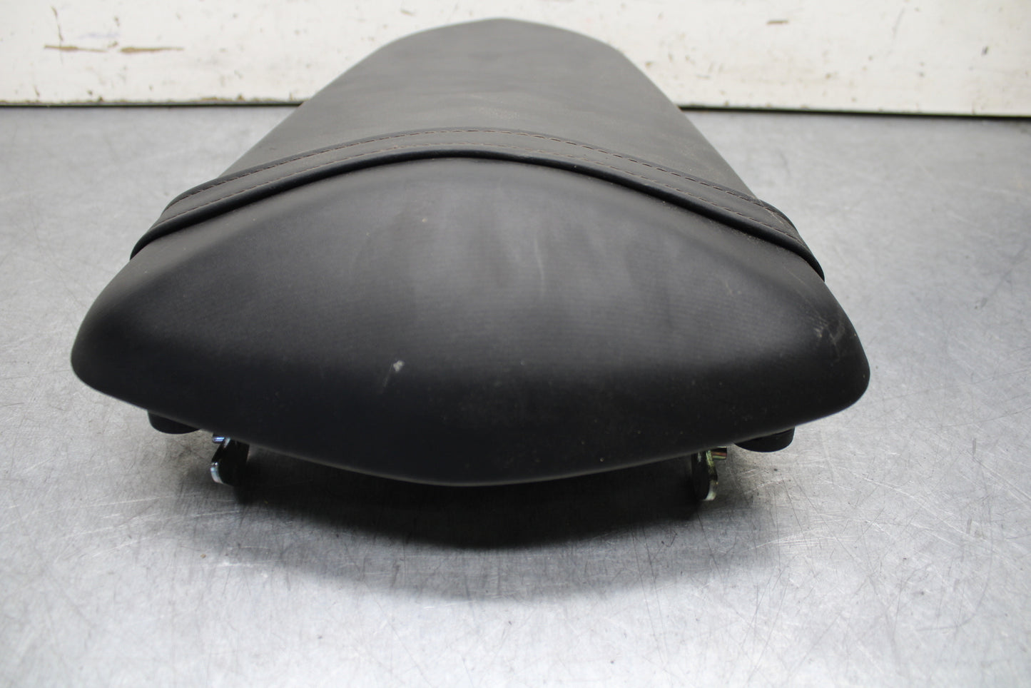 15-17 YAMAHA YZF R3 REAR BACK PASSENGER TANDEM SEAT PAD SADDLE PILLION BB651