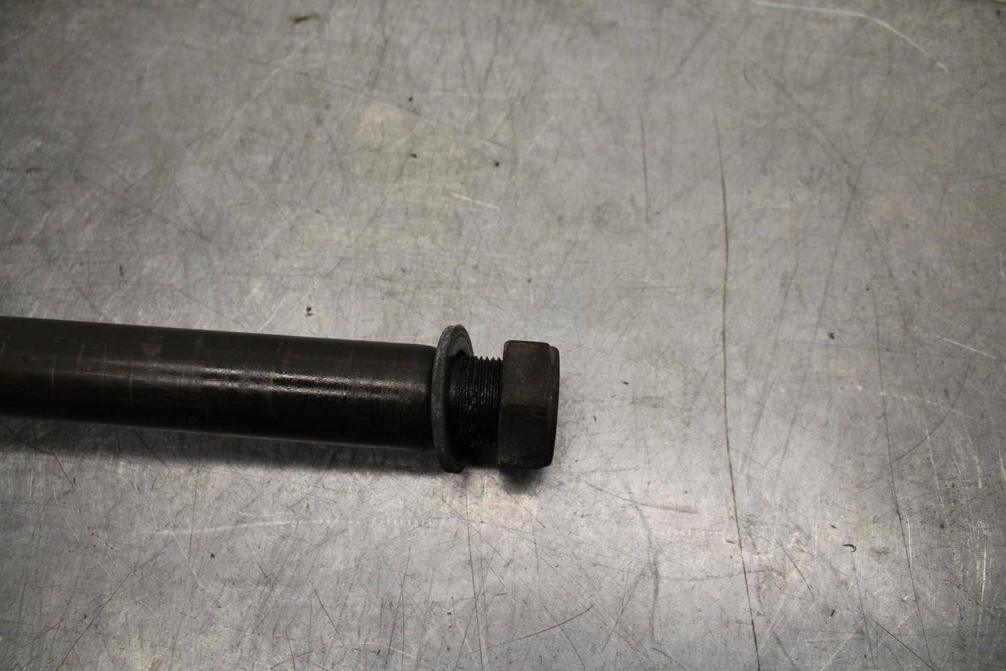 2005 Yamaha YZF R6 REAR AXLE BACK WHEEL RIM PIVOT BOLT AXEL 5SL-25381-00-00 BB62