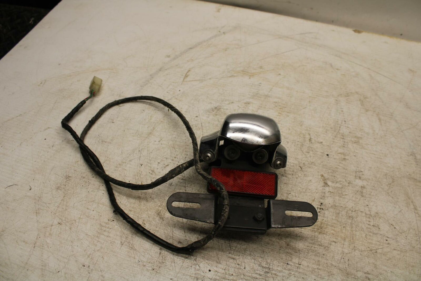 06-21 KAWASAKI VULCAN 900 LICENSE PLATE LIGHT BB363