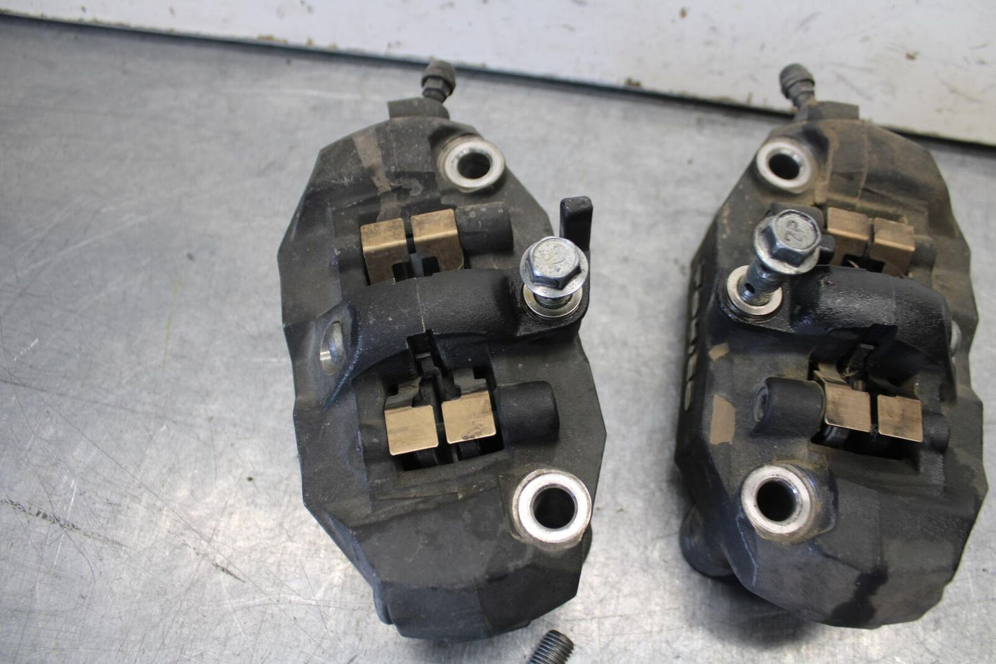 08-10 SUZUKI GSXR 600  RIGHT LEFT FRONT BRAKE CALIPER SET PAIR CALIPERS BB101